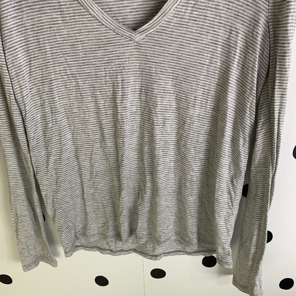 🌈5/$25🌈EUC long sleeve stripe shirt size m - Picture 3 of 8